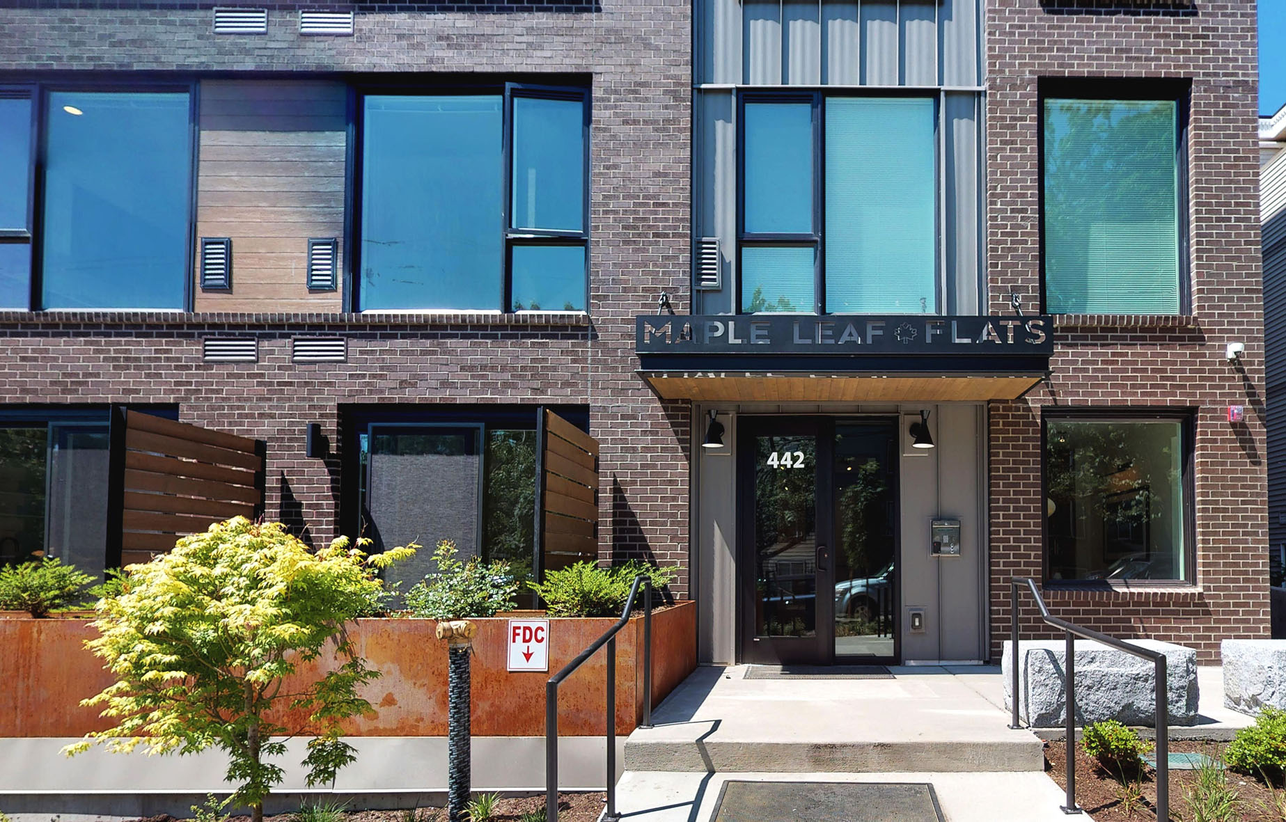 Maple Leaf Flats Apartments in Green Lake